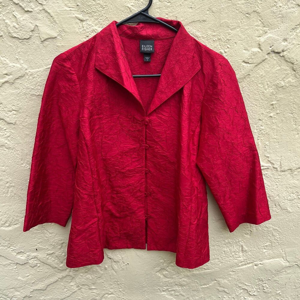Eileen Fisher 100 % red silk top with covered buttons sz s